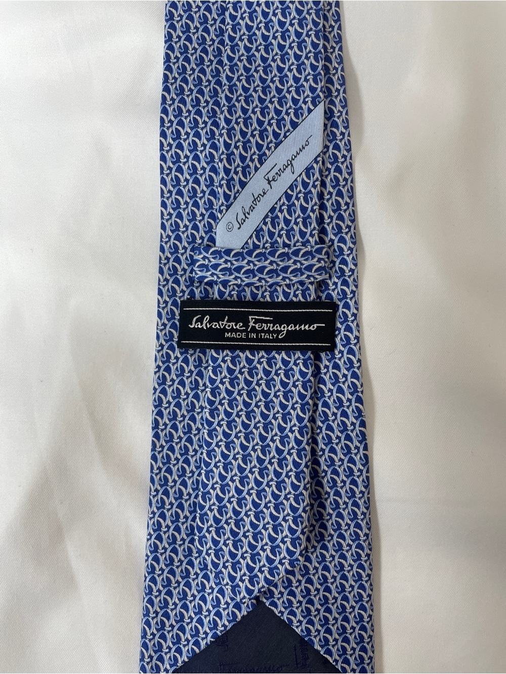 Salvatore Ferragamo Blue and White Interlocking Horseshoe Pattern Silk Tie